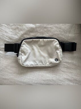 lululemon athletica Cream and Black Waist Pack